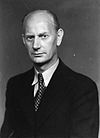 https://upload.wikimedia.org/wikipedia/commons/thumb/4/45/Einar_Gerhardsen_1945.jpeg/100px-Einar_Gerhardsen_1945.jpeg